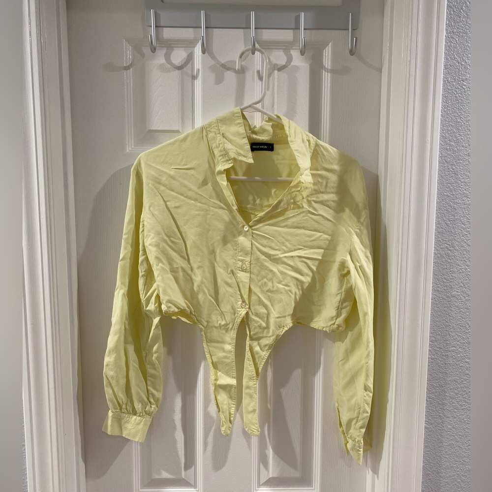 Crop top collard front tie with buttons size small